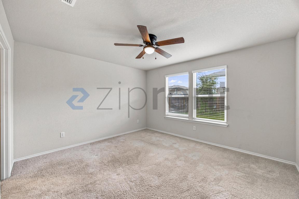 Building Photo - Unit
