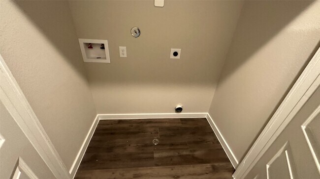 Building Photo - 9812 Grosbeak Ln