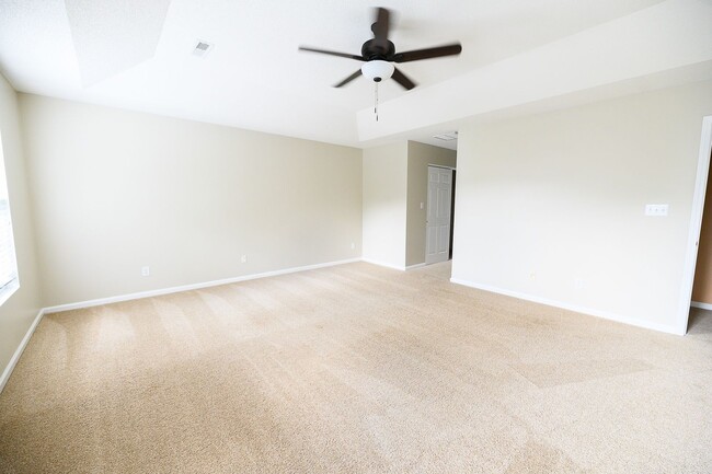 Building Photo - 2000 Lannigan Dr