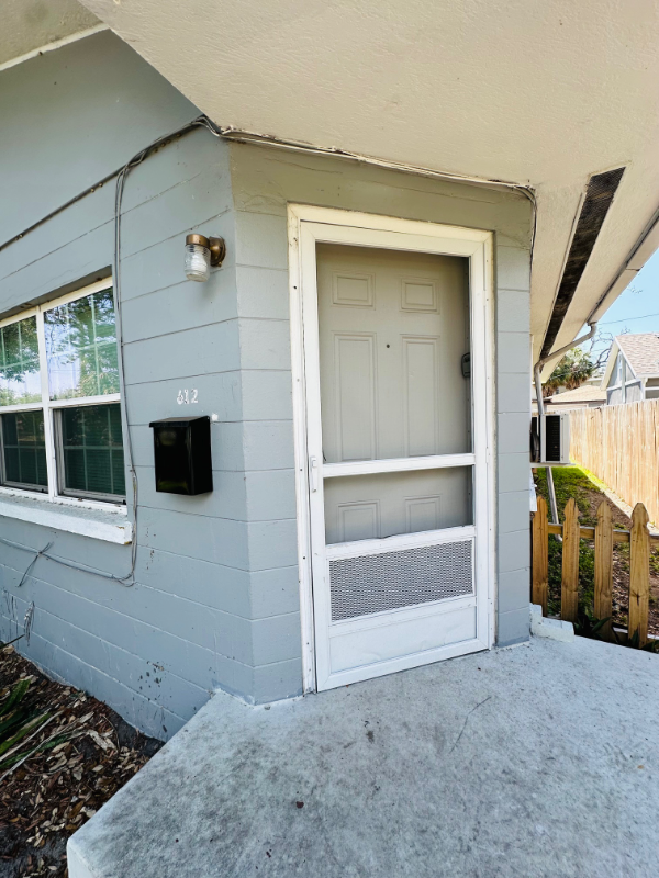 Building Photo - 612-612 17th Ave S