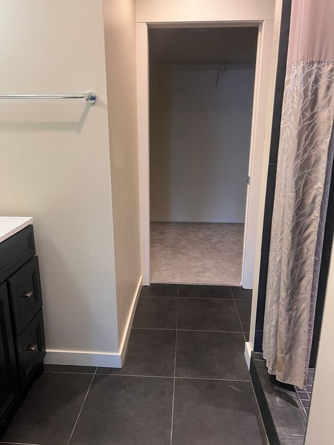 Building Photo - Stunning 2-Bedroom, 2.5-Bath Townhouse!