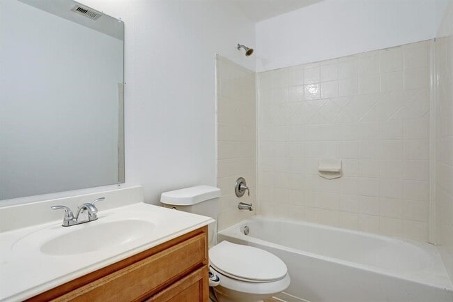 Building Photo - 11010 Clear Villa Ln