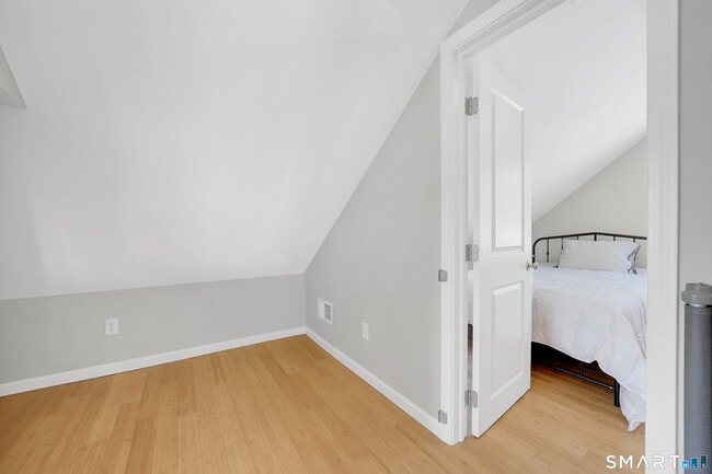 Building Photo - 10 Elm Ave