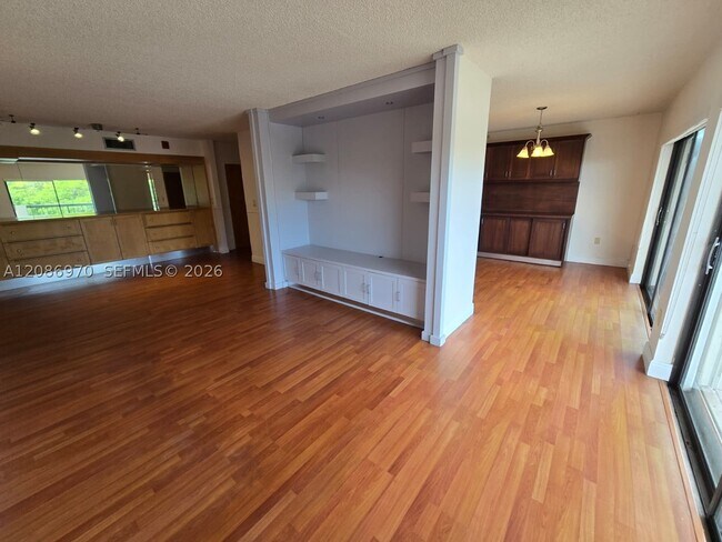 Building Photo - 5900 SW 127th Ave