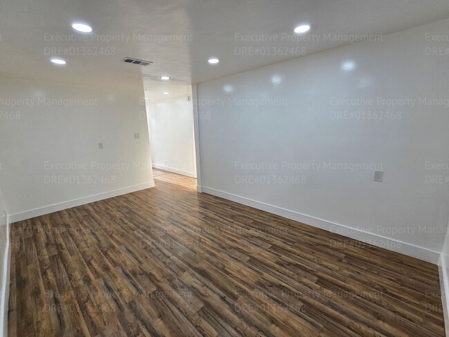 Building Photo - Remodeled 3 bedroom/ 1 bathroom