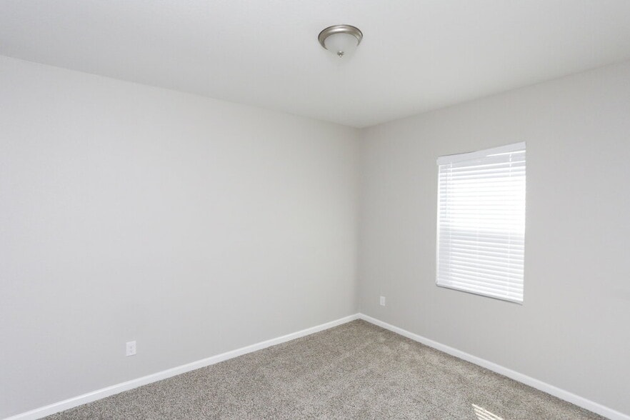 Building Photo - 7015 London Fog Dr