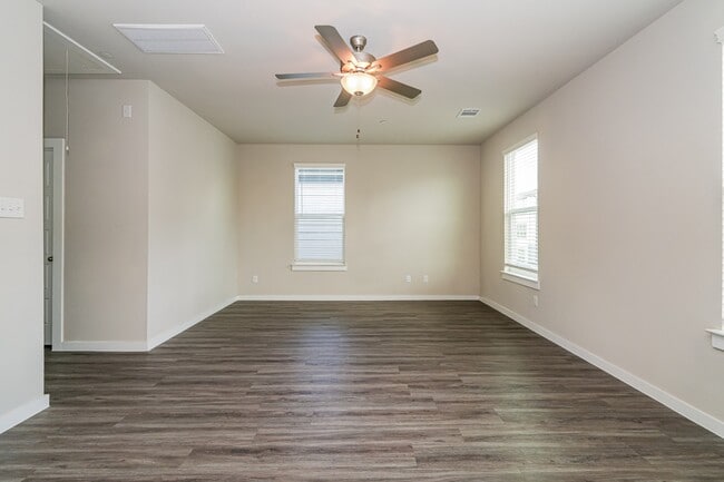 Building Photo - 18330 W Centro Cir