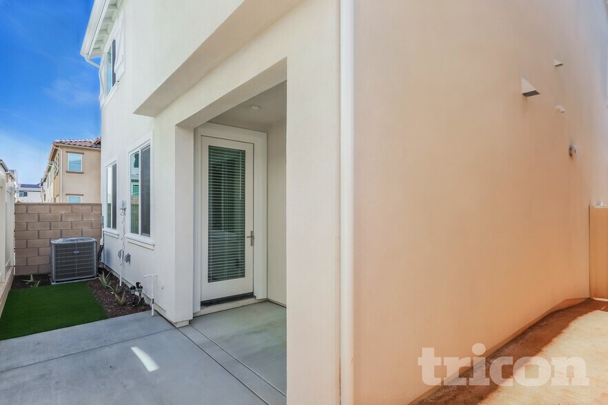 Building Photo - 31566 Dwight Dr