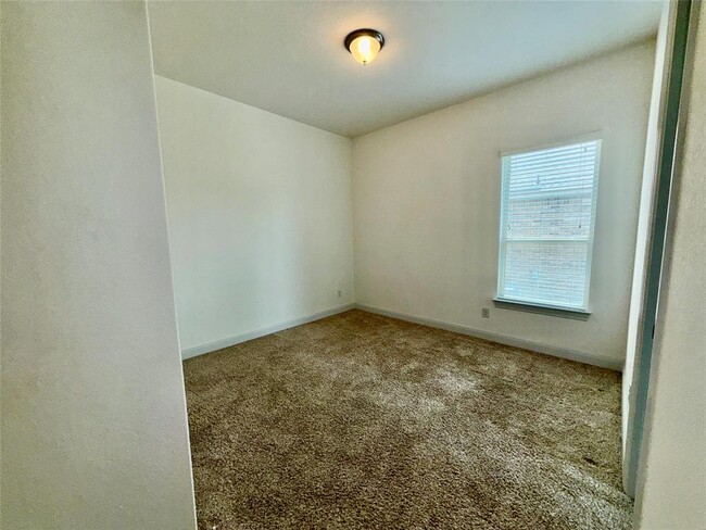Building Photo - 21413 Merveil Dr