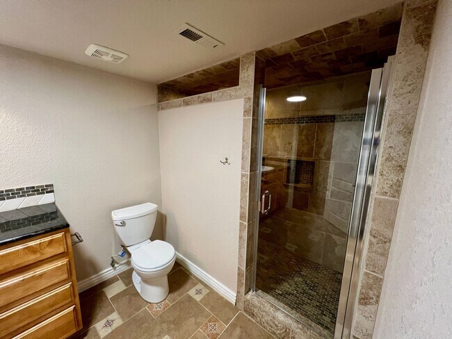 Building Photo - 5807 Zinfandel St