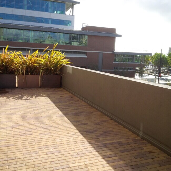 Patio across from Jack London Square - 311 2nd St