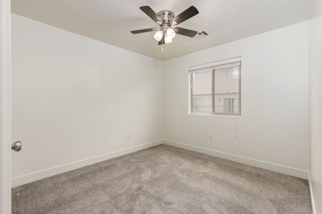 Building Photo - Beautiful Desert Canyon 4 Bedroom / 2.5 Bathroom / 2 Car Garage available NOW