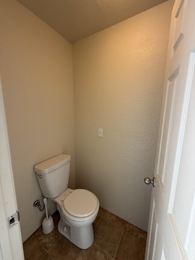 Building Photo - 506 Sonoma Ave