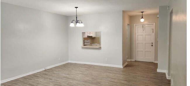 Building Photo - 1420 SE 4th Ave