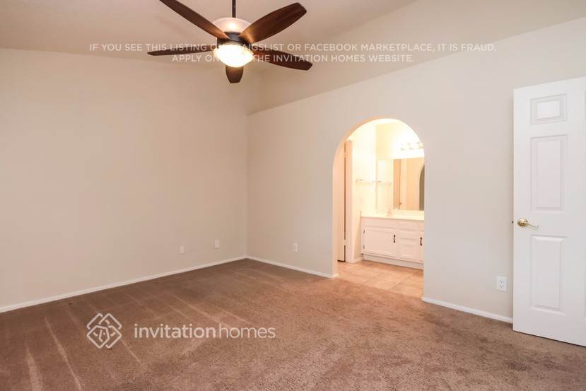 Building Photo - 2551 E Diamond Cir