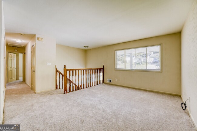 Building Photo - 1340 Pineglen Dr