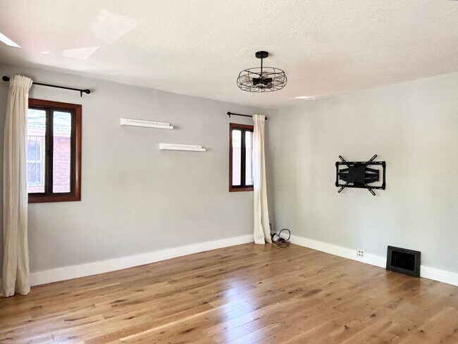 Building Photo - 631 Downington Ave S