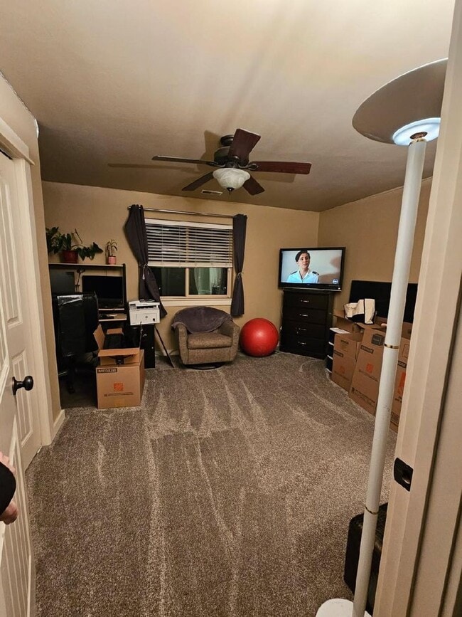 Building Photo - 3 Bedroom 2.5 bath condo located in Four Corners