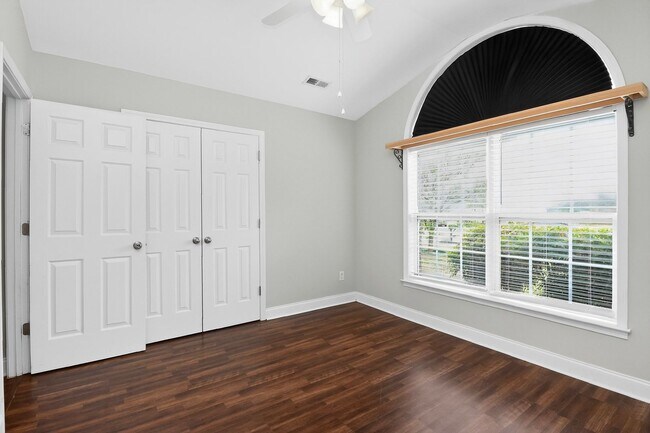 Building Photo - Beautiful ranch-style home near Wesley Chapel