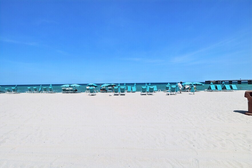 Building Photo - 16711 Collins Ave