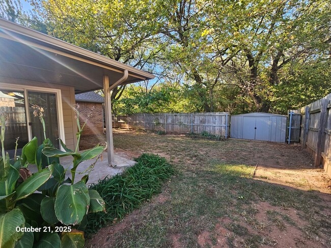 Building Photo - (3) Bed/(1.5) Bath in Noble Avail NOW!