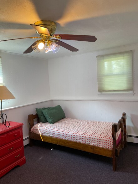 Primary Photo - 73 Hathaway Cir