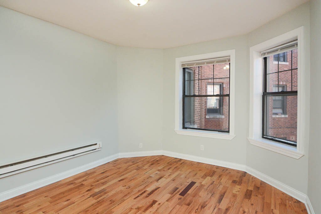 Building Photo - 4420 N Wolcott Ave