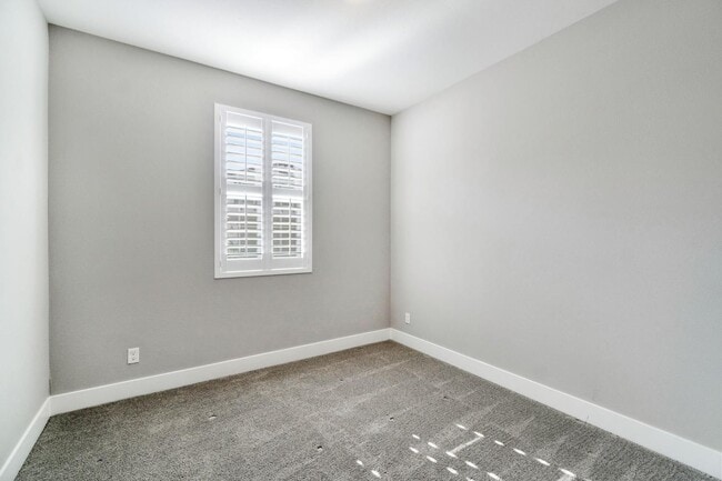 Building Photo - 4415 Horizon Dr