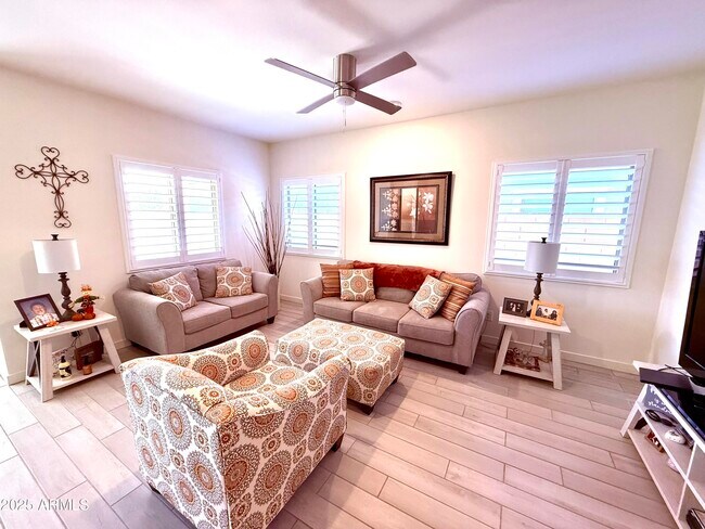 Building Photo - 35377 W Santa Monica Ave