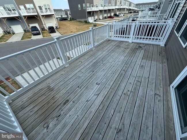 Building Photo - 147 Presidents Pointe Ave