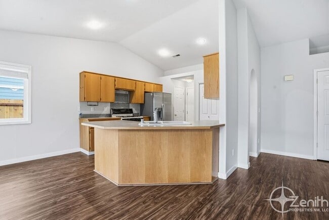 Building Photo - 15605 NE 92nd St