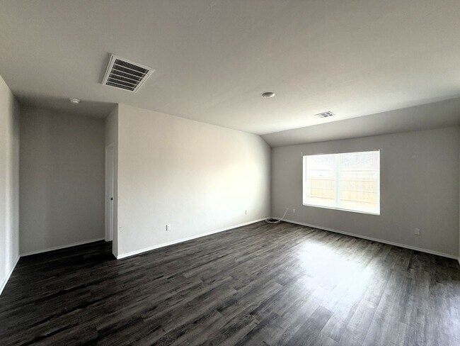 Building Photo - Spacious & Stylish Living – The Best Deal ...