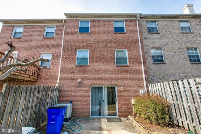 Building Photo - 3570 Lowlen Ct