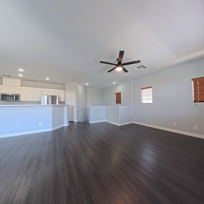 Building Photo - Spacious 2-bed 2-bath with Attached Car Garage at Tripoly!