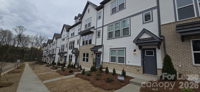 Building Photo - 2324 Donnelly Hls Ln