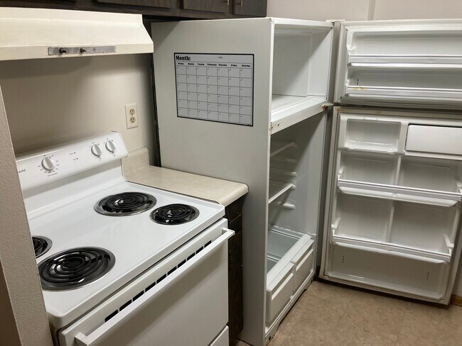 Building Photo - 10628 W Bobolink Ave