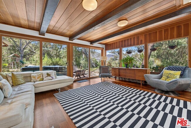 Building Photo - 1738 Topanga Skyline Dr