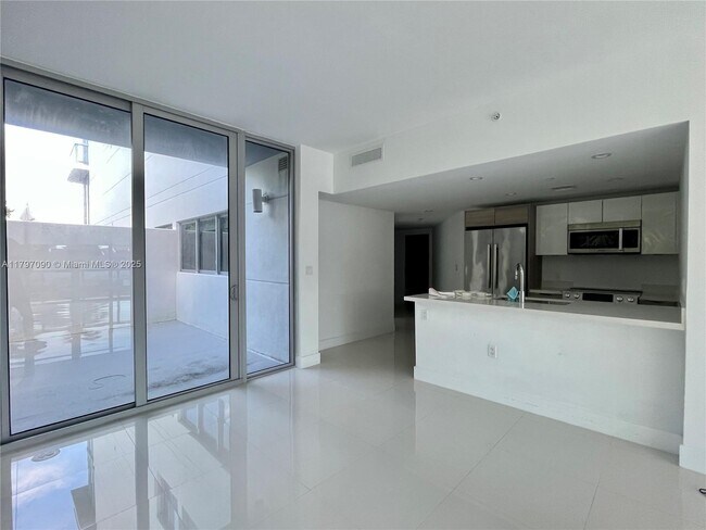 Building Photo - 9940 W Bay Harbor Dr