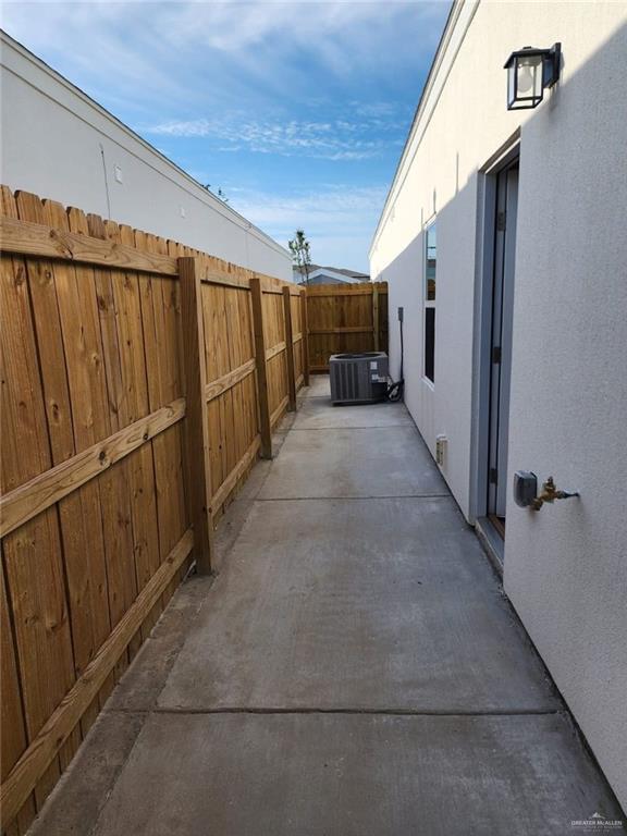 Building Photo - 1421 E Hibiscus Ave