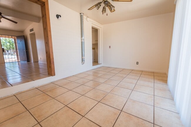 Building Photo - 4 Bedroom, 1½ Bath Home with Central A/C, ...