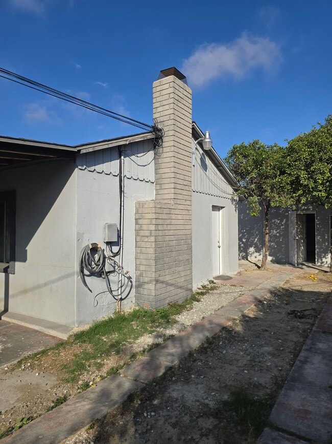 Building Photo - Sycamore Rd