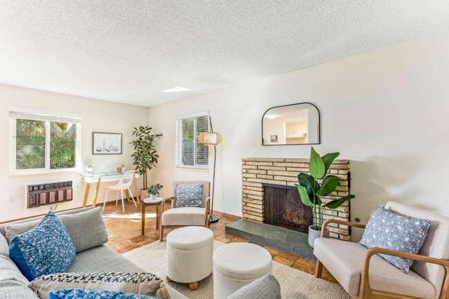 Primary Photo - 7111 Madera Dr