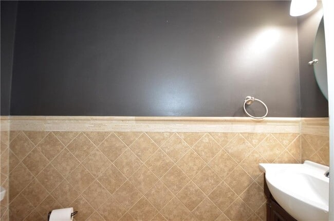 Building Photo - 5198 Hylan Blvd