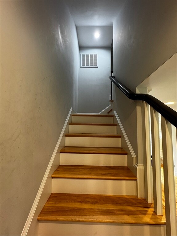 Building Photo - 44 Evergreen St