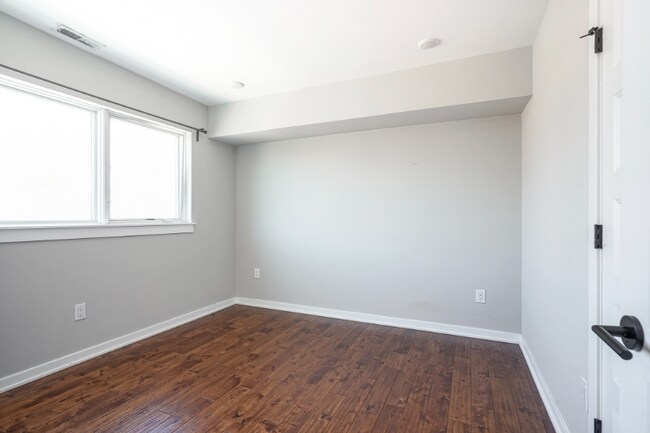 Building Photo - 1710 Cambridge St