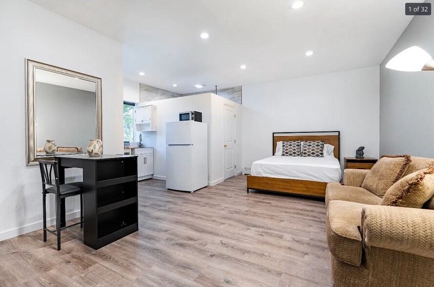 Building Photo - 136 Farallon Dr