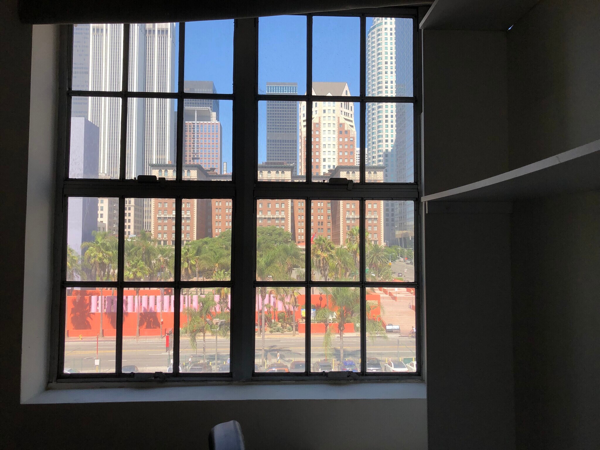 Building Photo - 312 W 5th St