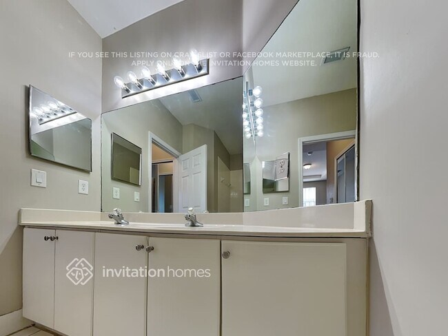 Building Photo - 11885 SW 152nd Pl