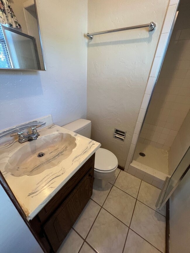 Building Photo - 3 bed 2 bath on culdesac