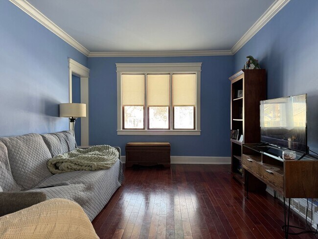 Building Photo - Charming Home For Rent Near UNO & Aksarben